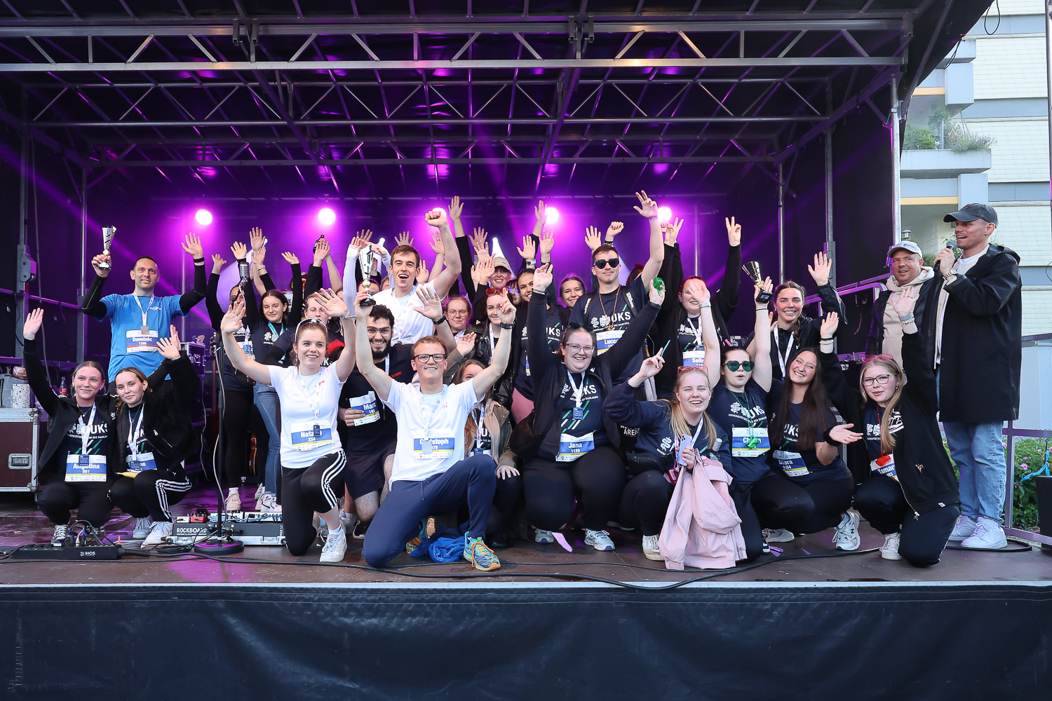 250528_Firmenlauf_HOM_Rahmenprogramm_Siegerehrung_0018_WEB_fotolutz.com